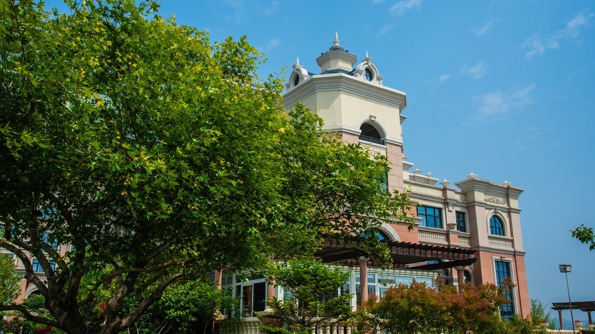 金 石 滩 鲁 能 希 尔 顿 度 假 酒 店