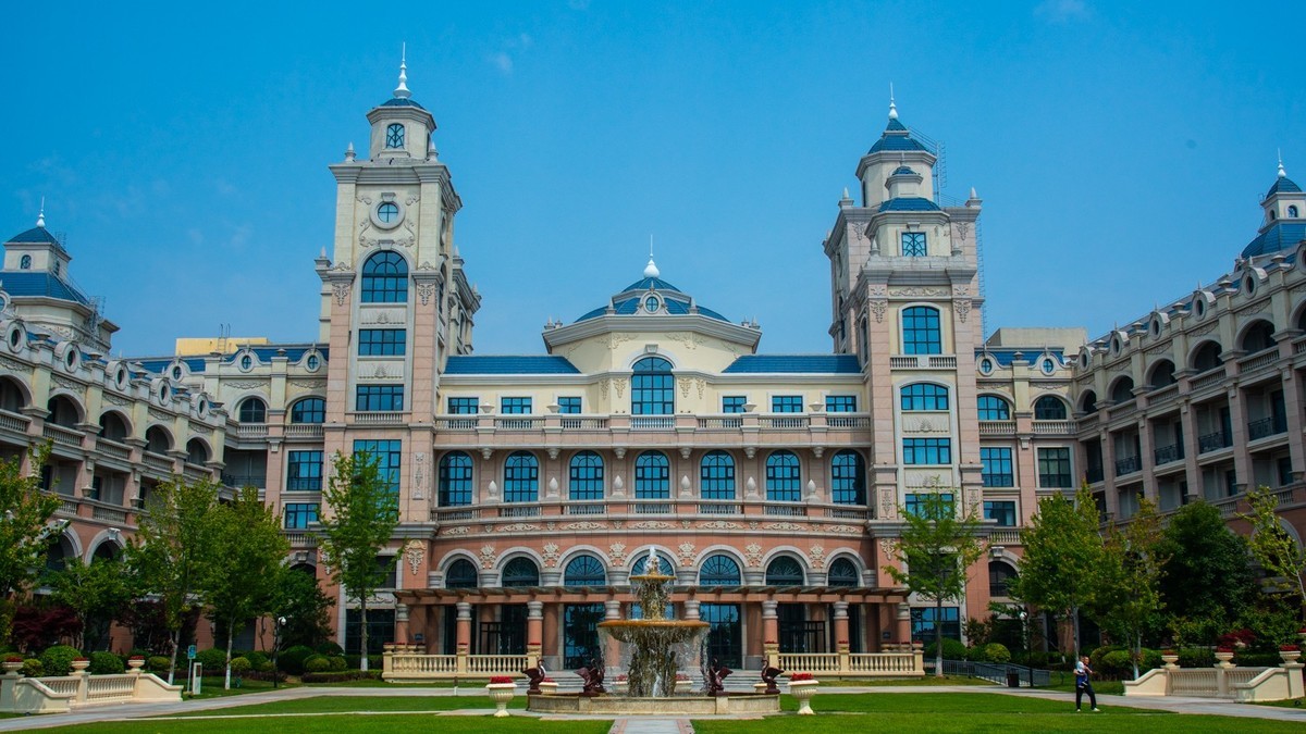 金 石 滩 鲁 能 希 尔 顿 度 假 酒 店