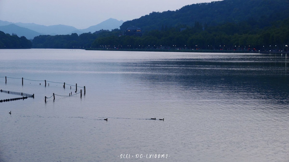 今年7月购入lx100m2用到现在拍了很多照片，完全符合我的预期，已经抛弃手机摄影。