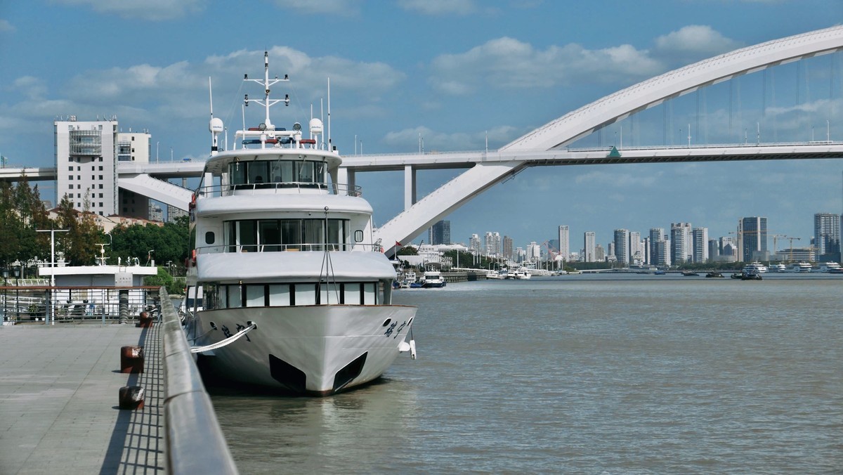 今年7月购入lx100m2用到现在拍了很多照片，完全符合我的预期，已经抛弃手机摄影。