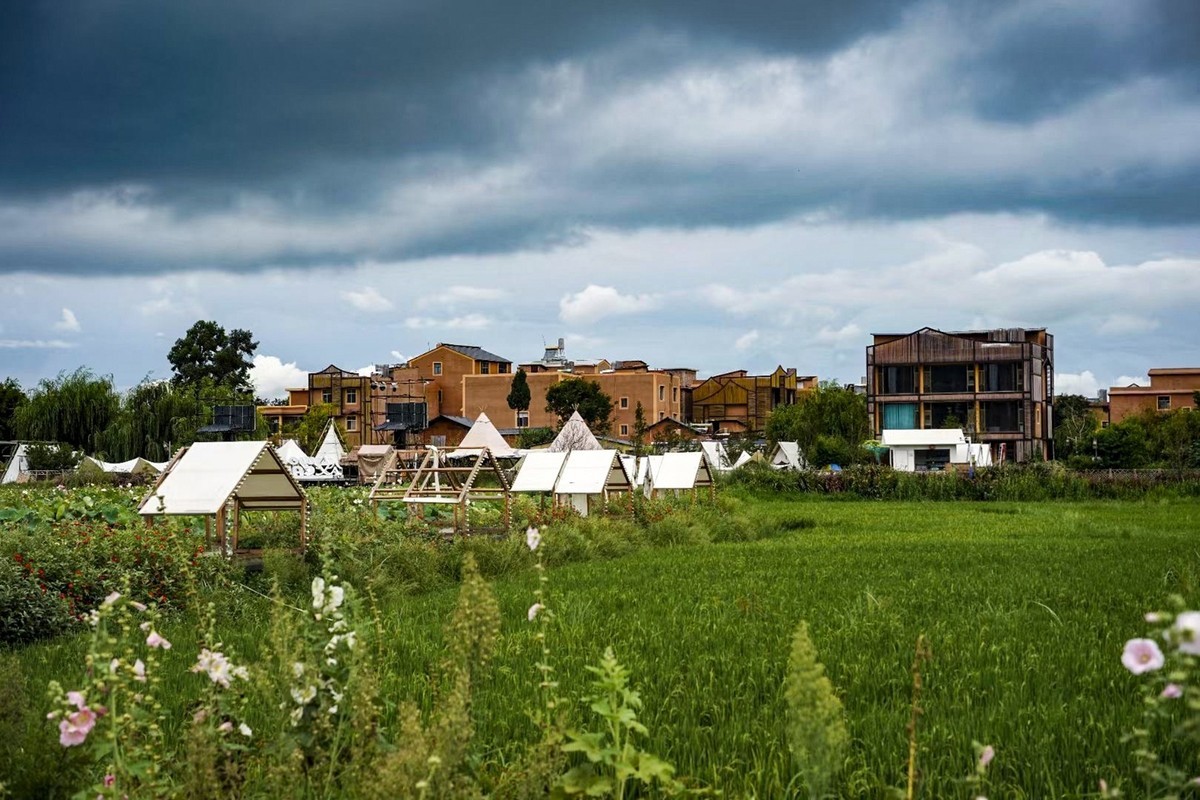 昆明滇池南岸凤光1