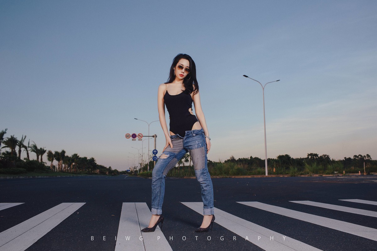 70D拍美女之《夕阳下的公路风情》 第207季