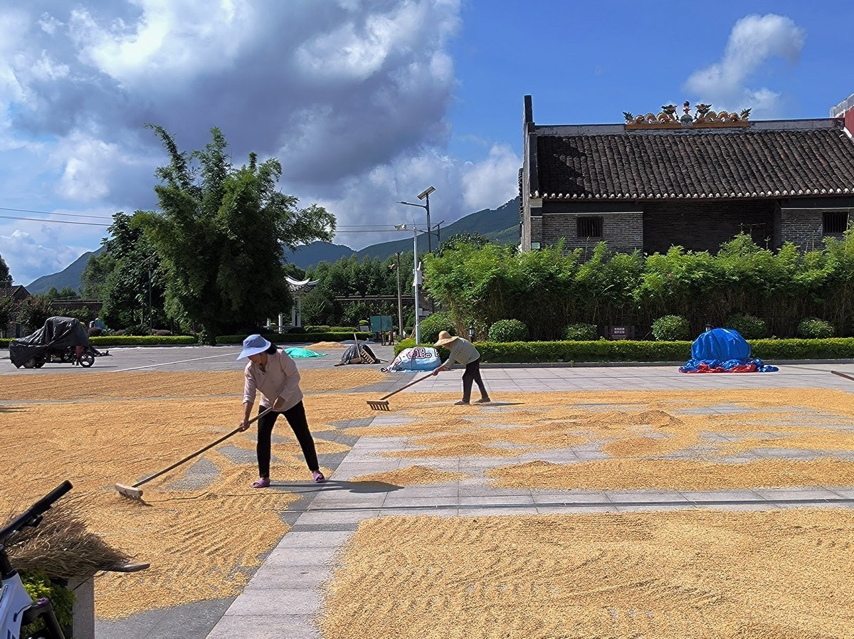 2024夏 海南环岛行（189）倾情演绎着贺州