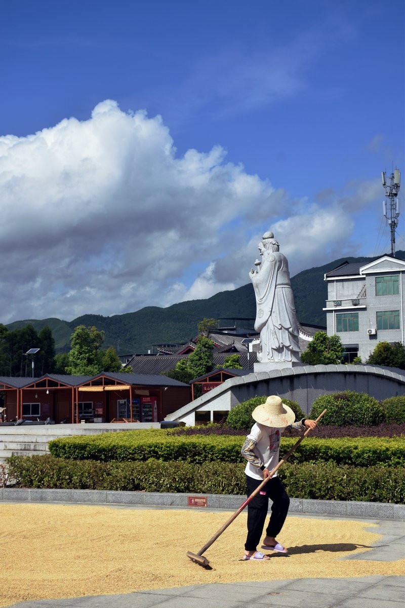 2024夏 海南环岛行（189）倾情演绎着贺州