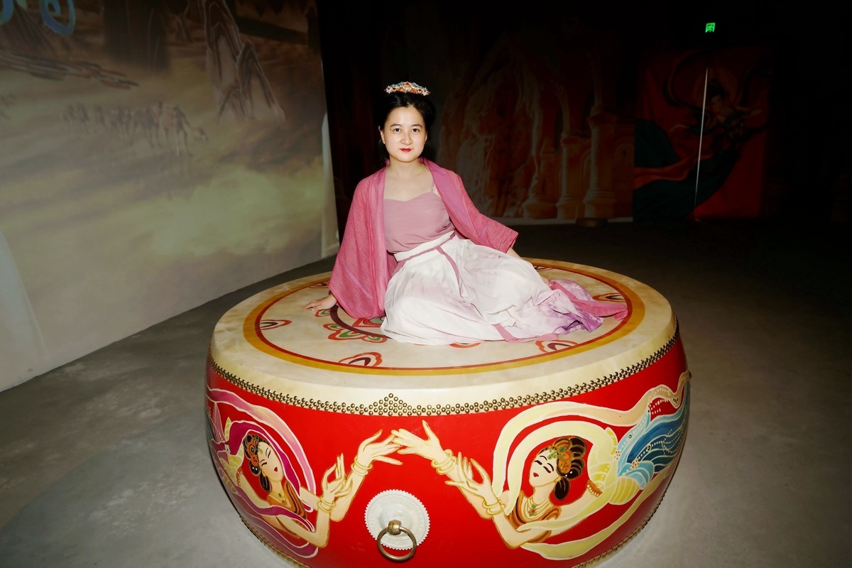 诗乐敦煌展中的古装美女！