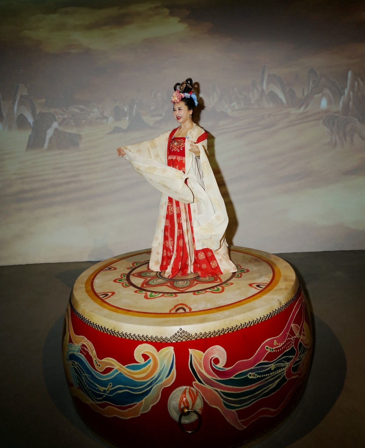 诗乐敦煌展中的古装美女！