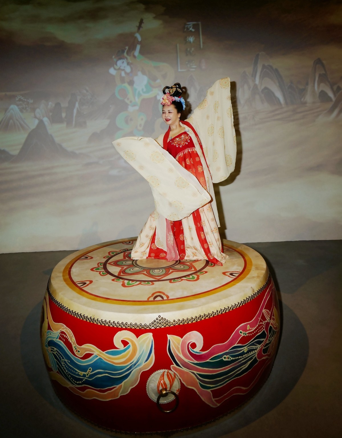 诗乐敦煌展中的古装美女！