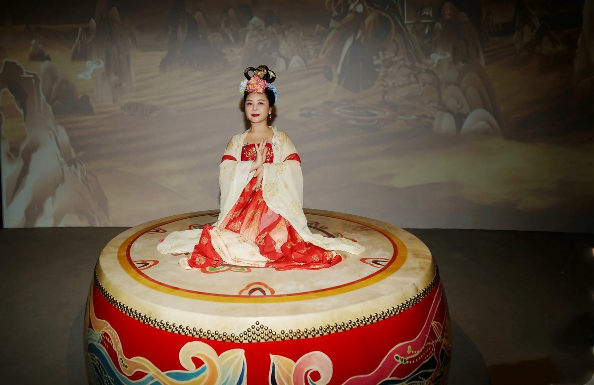 诗乐敦煌展中的古装美女！