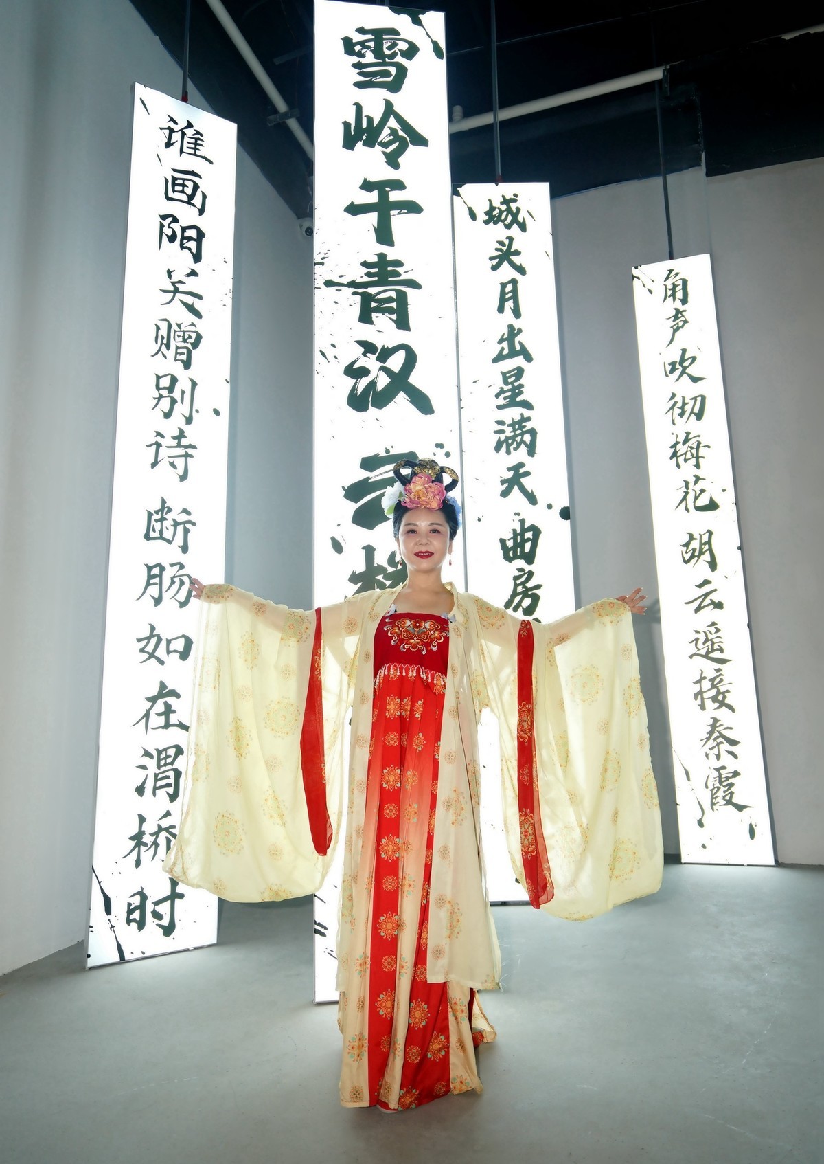 诗乐敦煌展中的古装美女！