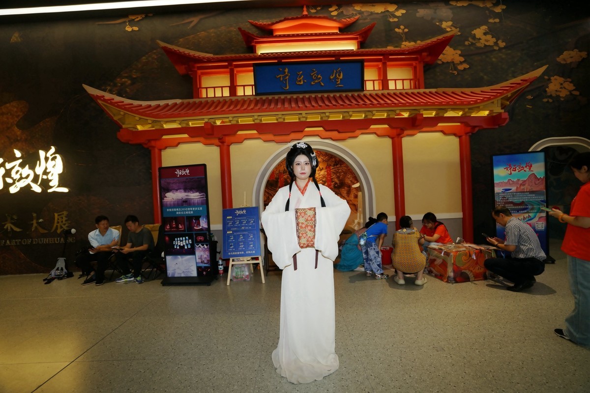 诗乐敦煌展中的古装美女！