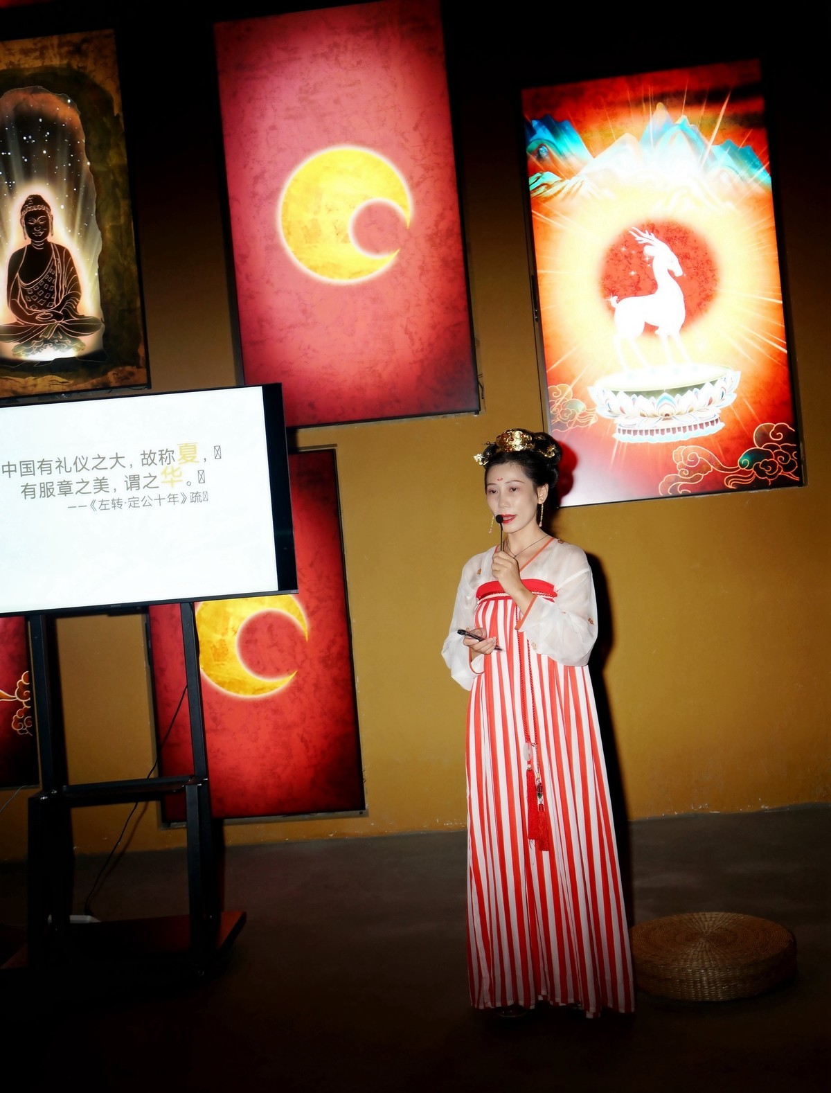 诗乐敦煌展中的古装美女！