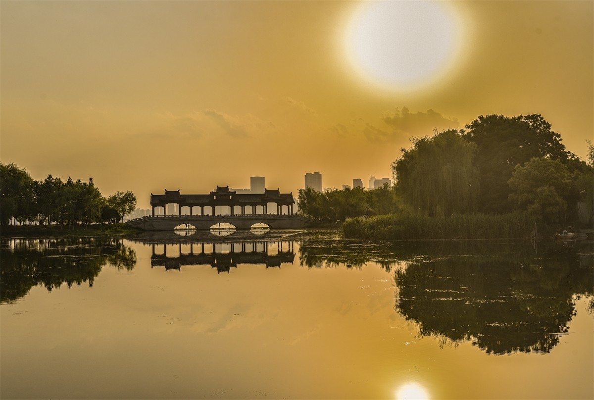 沙湖的雁桥秋影