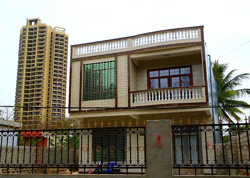 848【不老松：海南游摄纪实】临高长島兰湾的邻村龙豪村脱贫之后景！