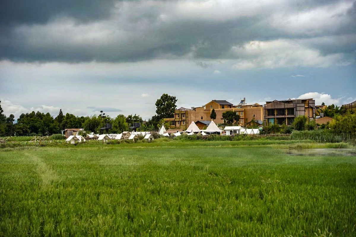 昆明滇池南岸凤光1