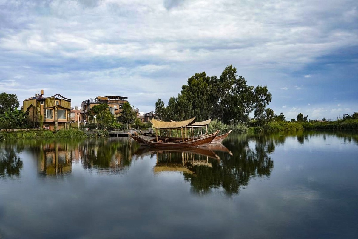 昆明滇池南岸凤光1