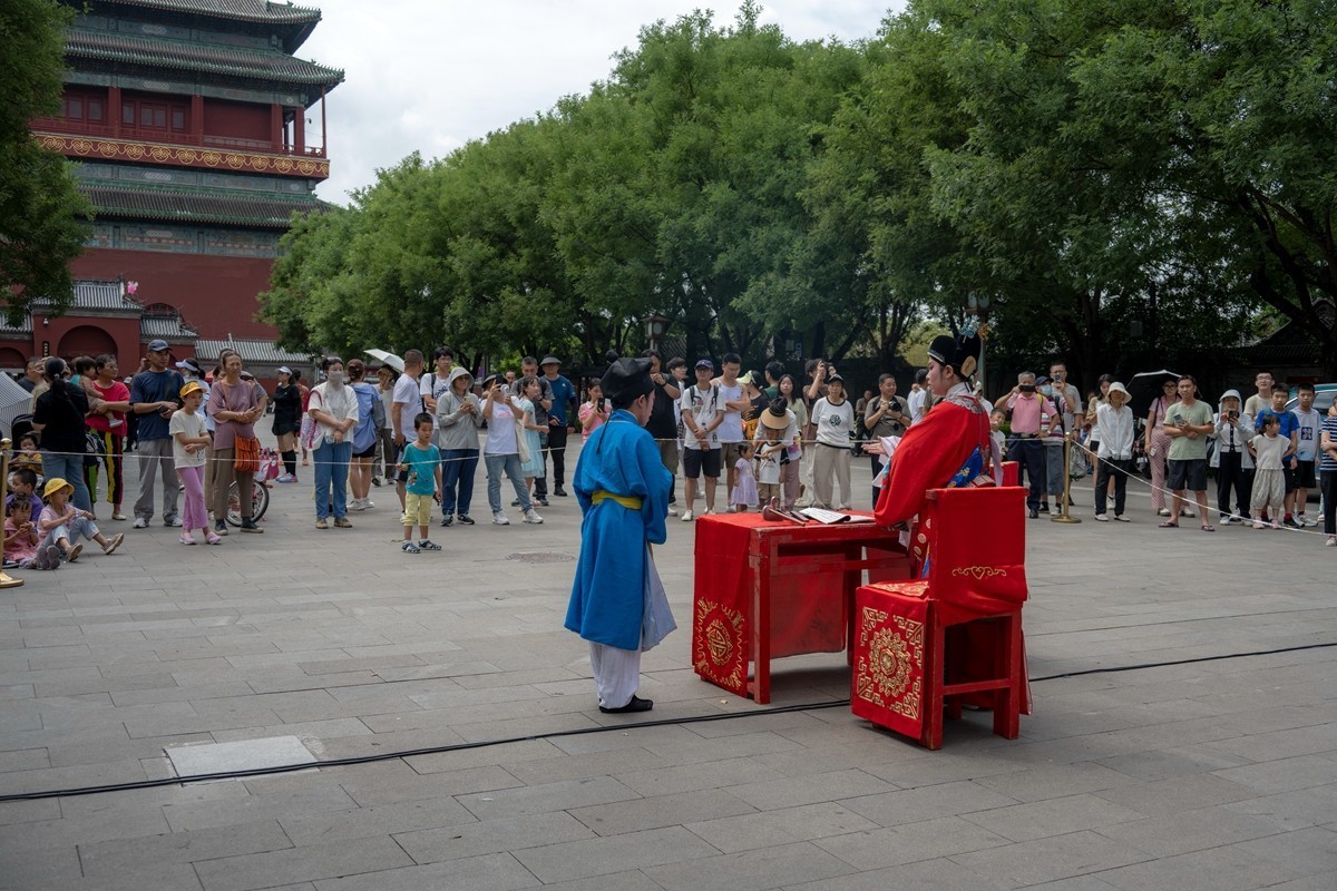 钟鼓楼广场上演《女驸马》