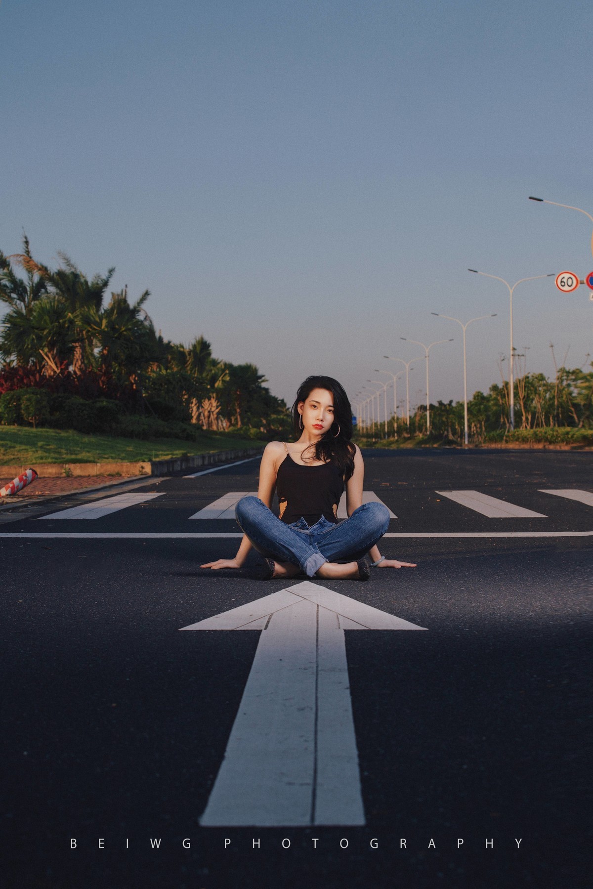 70D拍美女之《夕阳下的公路风情》 第207季