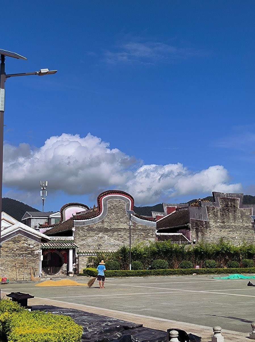 2024夏 海南环岛行（189）倾情演绎着贺州