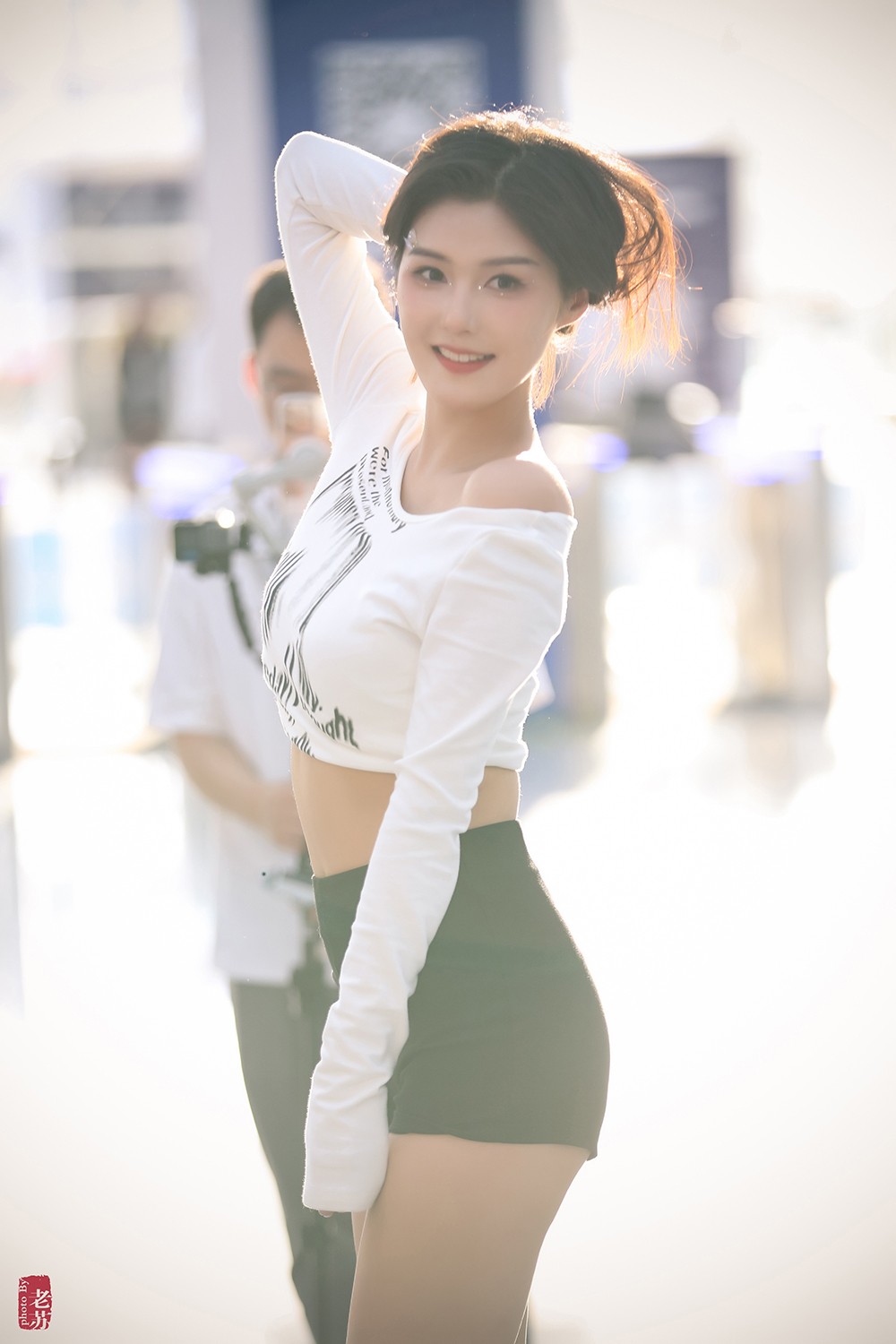 天津十一车展假装给车模程儿小姐姐拍写真03