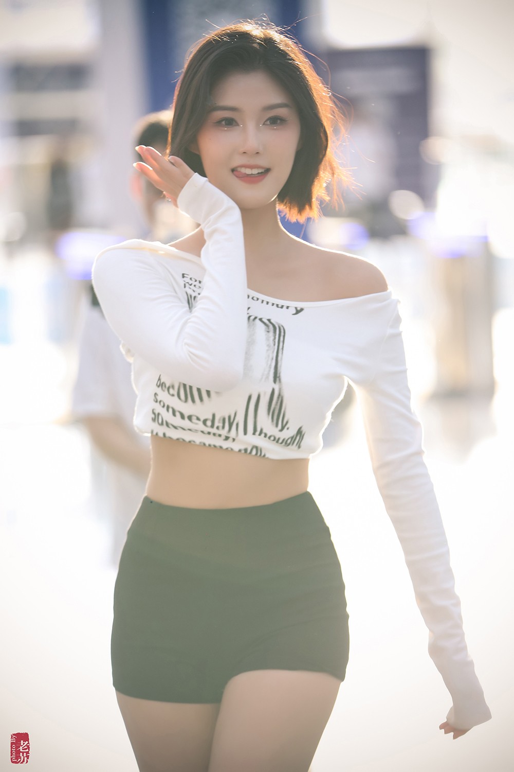 天津十一车展假装给车模程儿小姐姐拍写真03