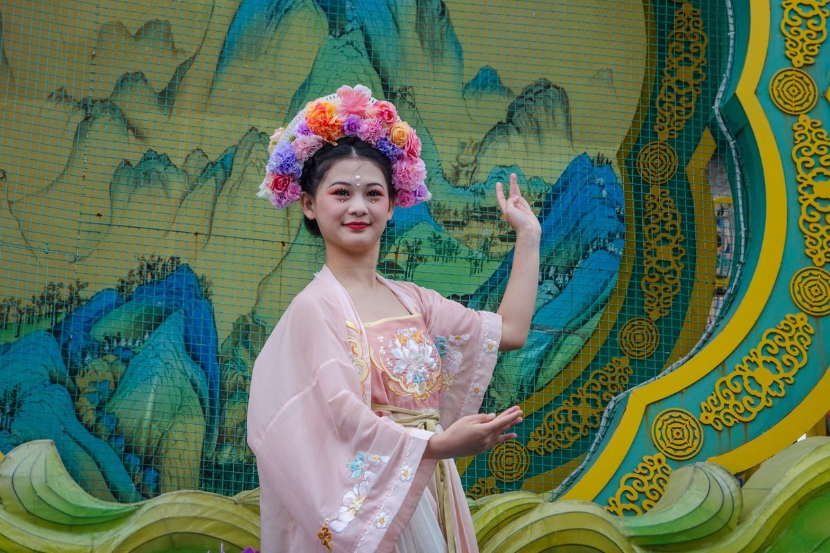 灯会演出人像（八）