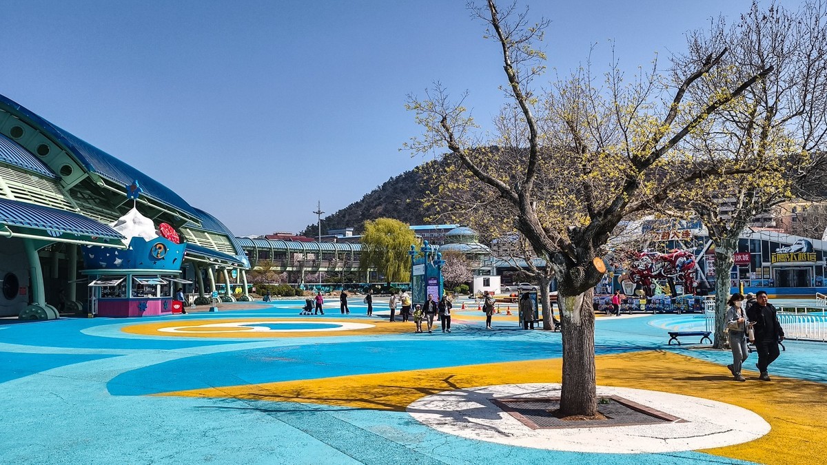 春 和 景 明 游 虎 滩