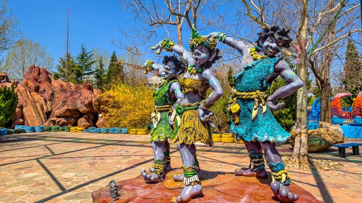 春 和 景 明 游 虎 滩