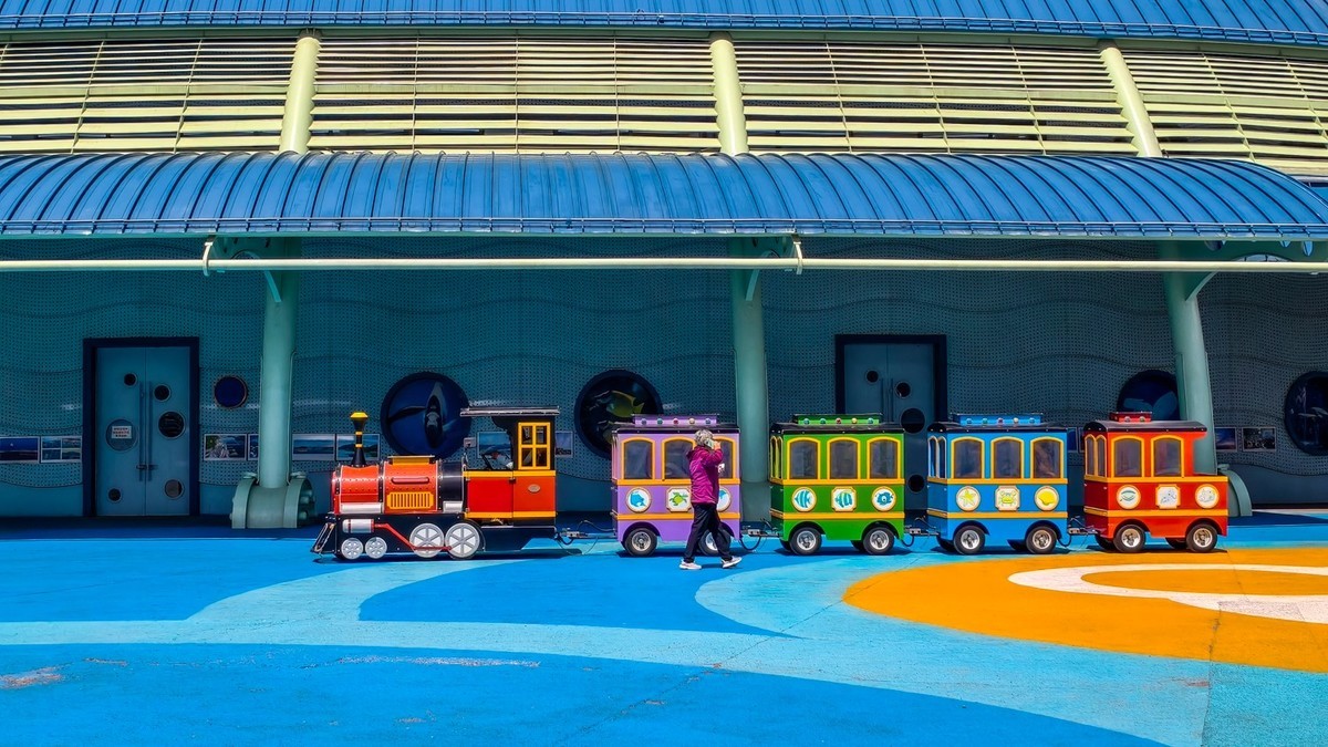 春 和 景 明 游 虎 滩