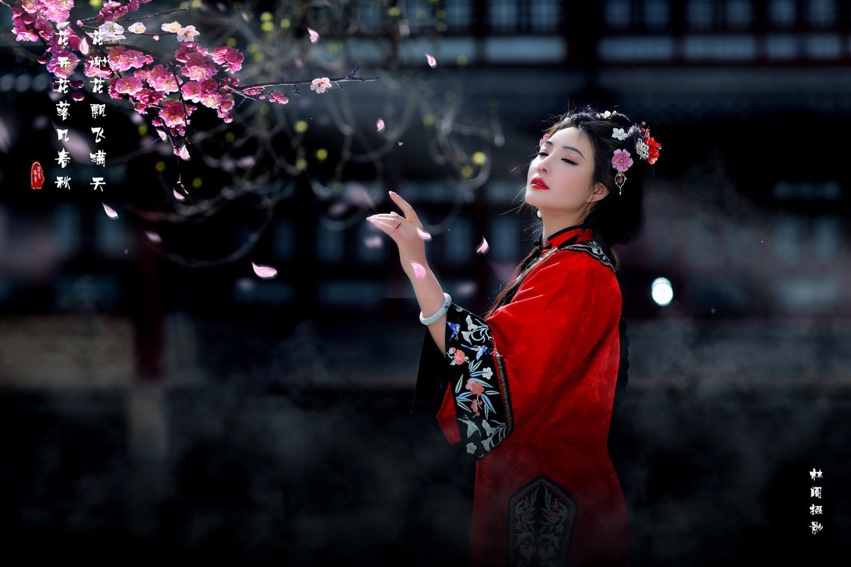 花开花落几春秋