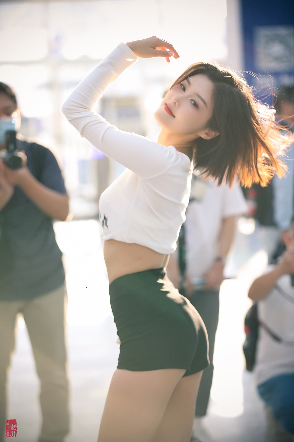 天津十一车展假装给车模程儿小姐姐拍写真03