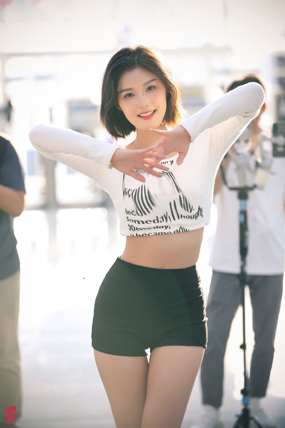 天津十一车展假装给车模程儿小姐姐拍写真03