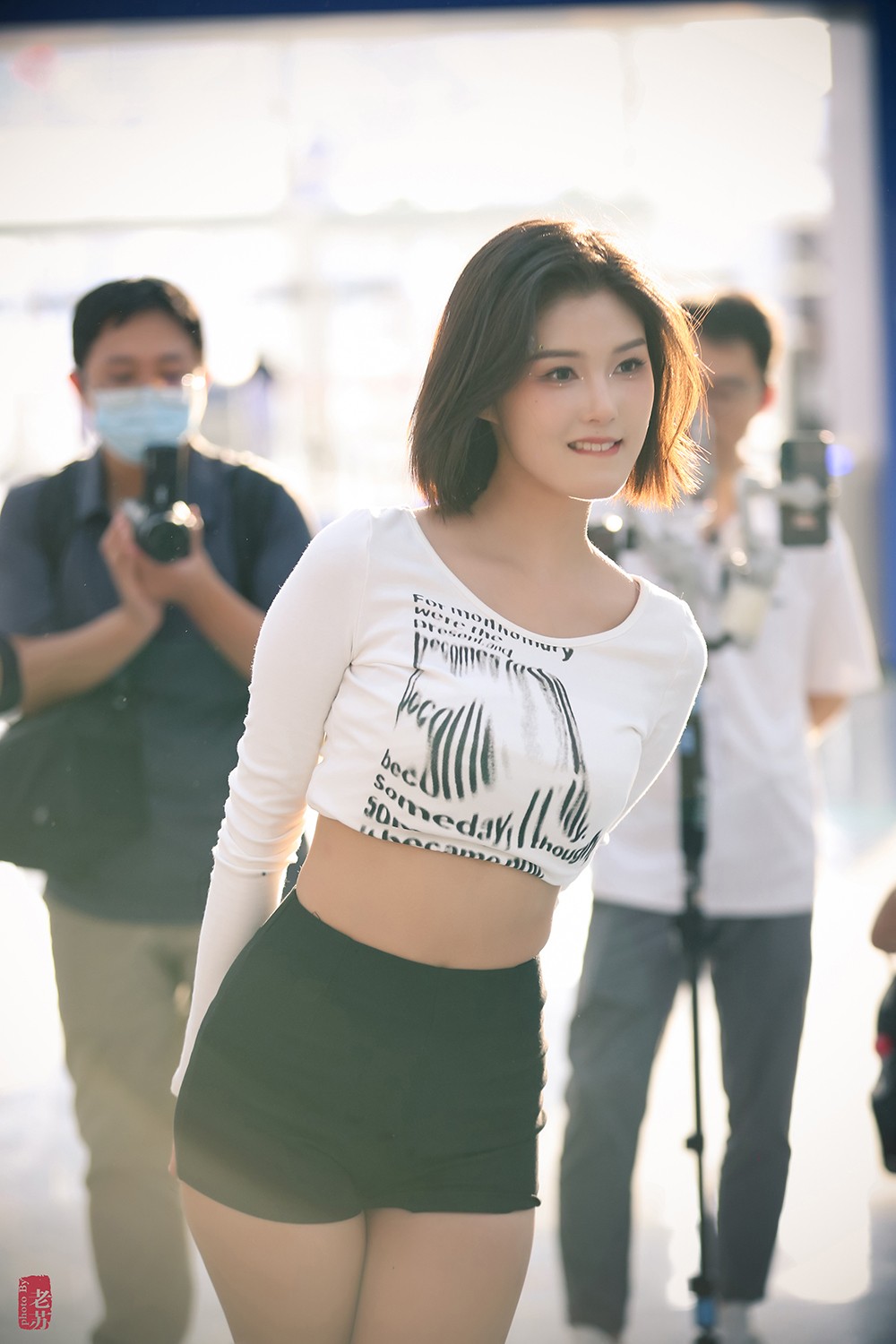 天津十一车展假装给车模程儿小姐姐拍写真03