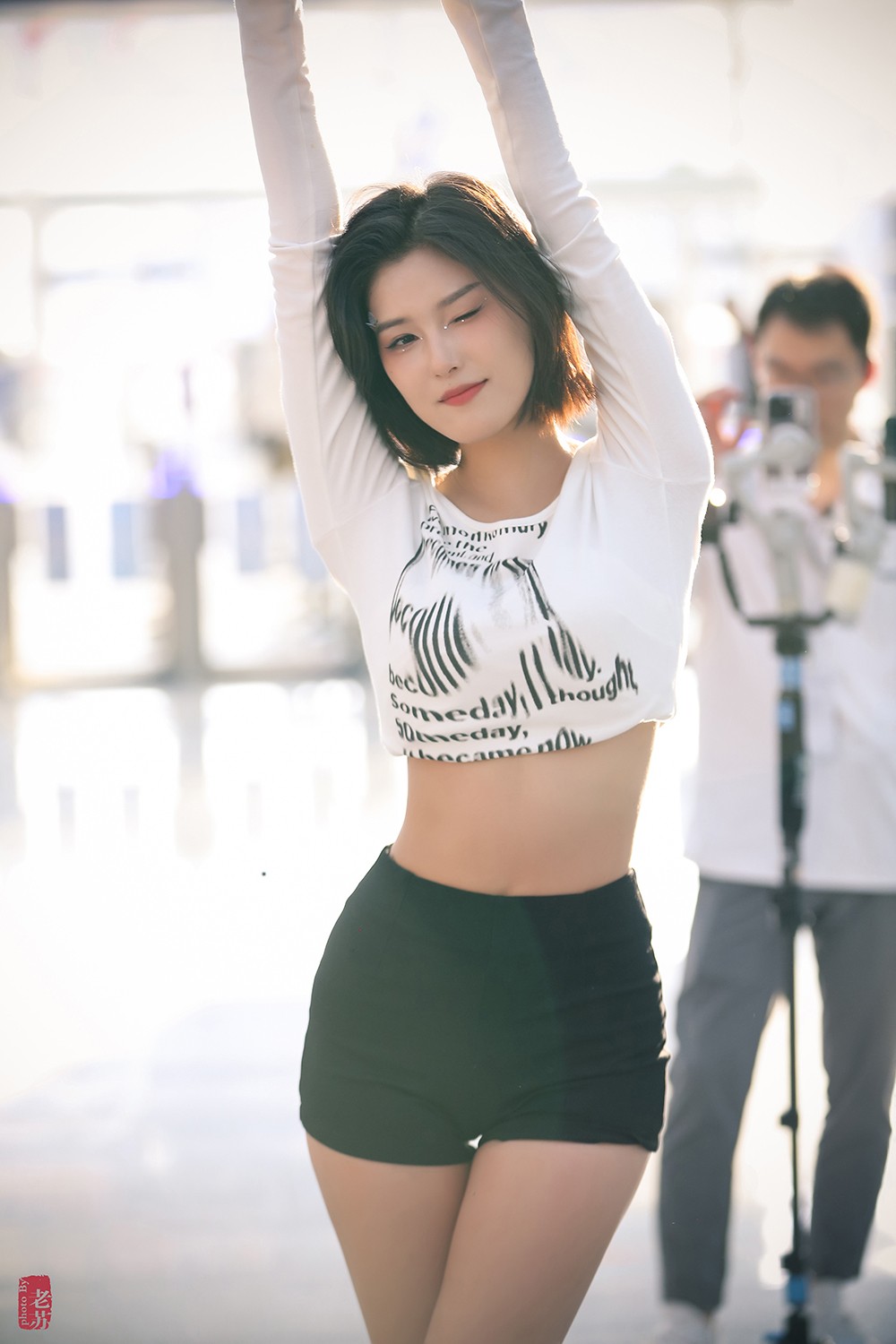 天津十一车展假装给车模程儿小姐姐拍写真03