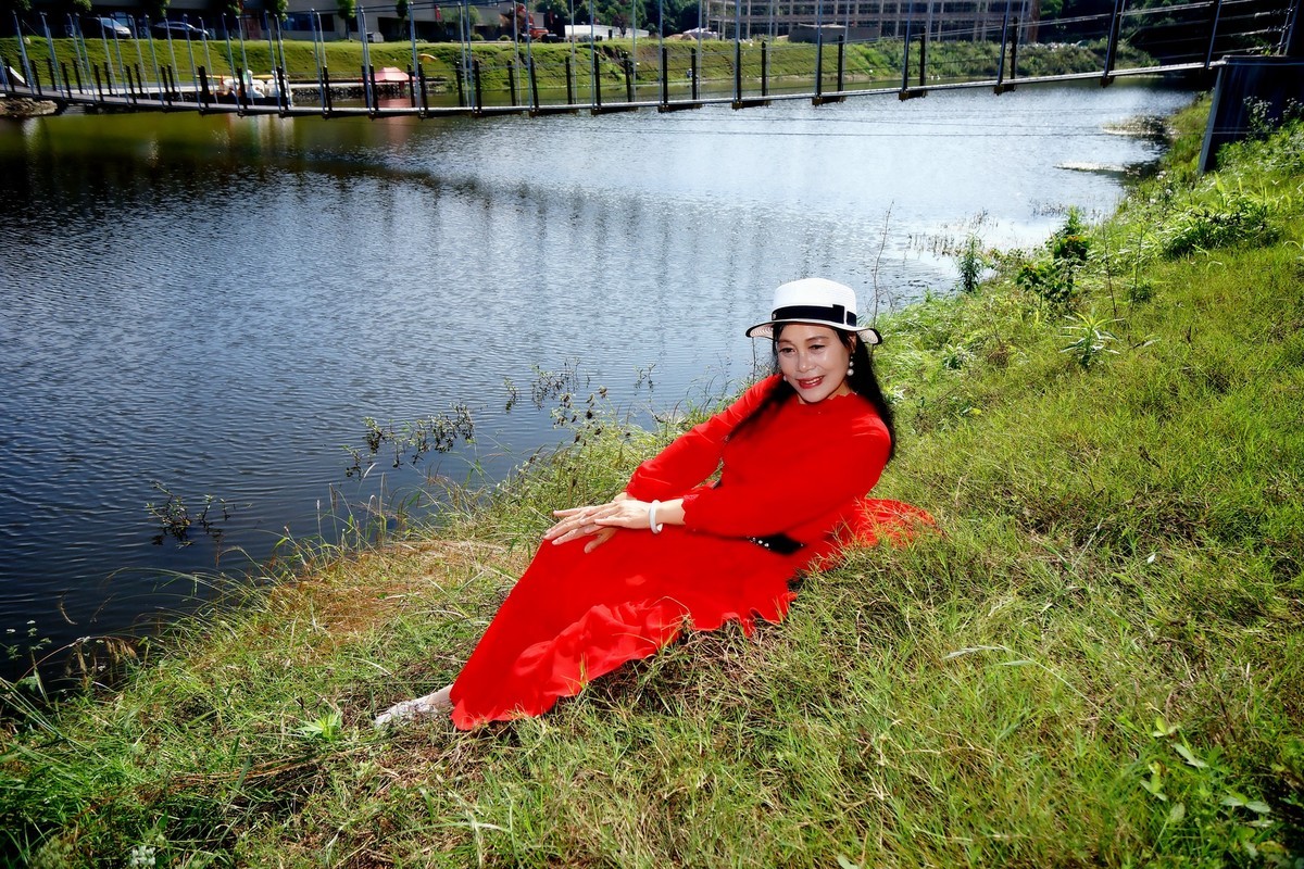 环境人像----清清小河边！