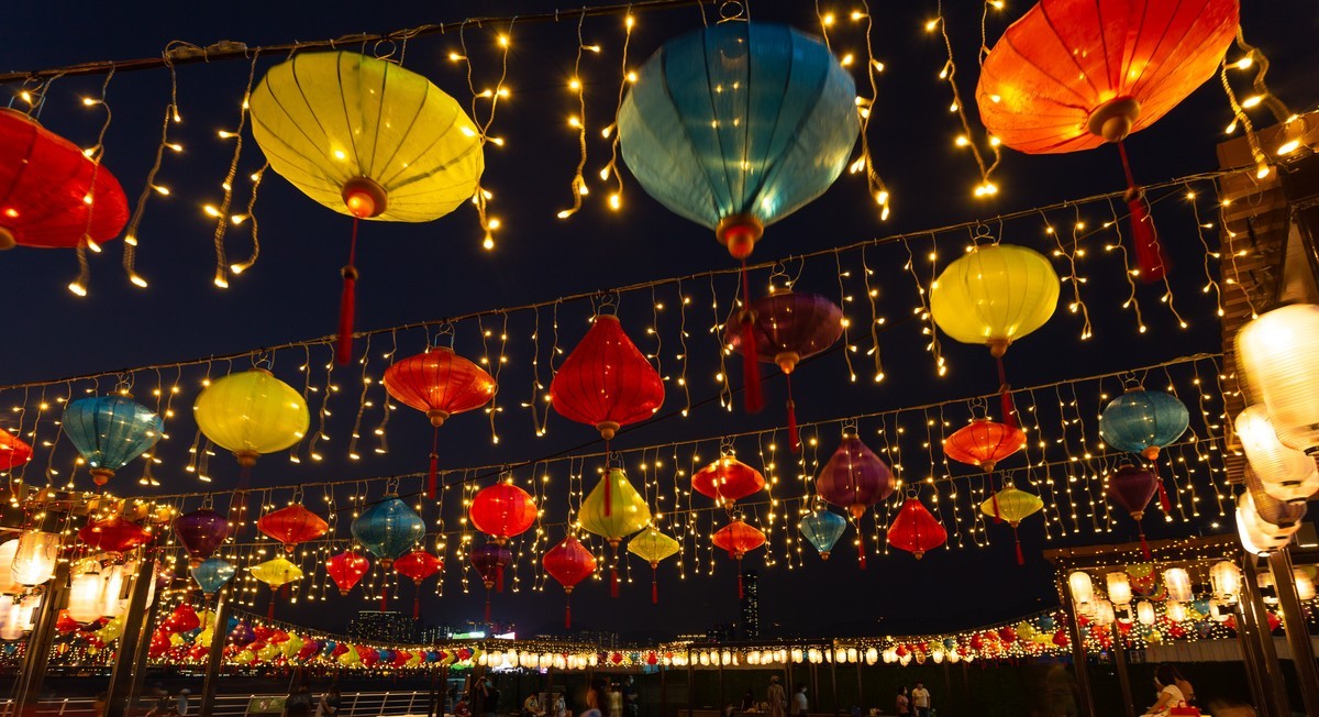 东岸公园观日赏花灯