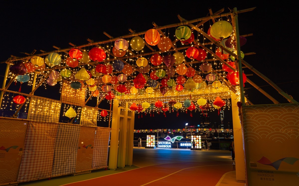 东岸公园观日赏花灯