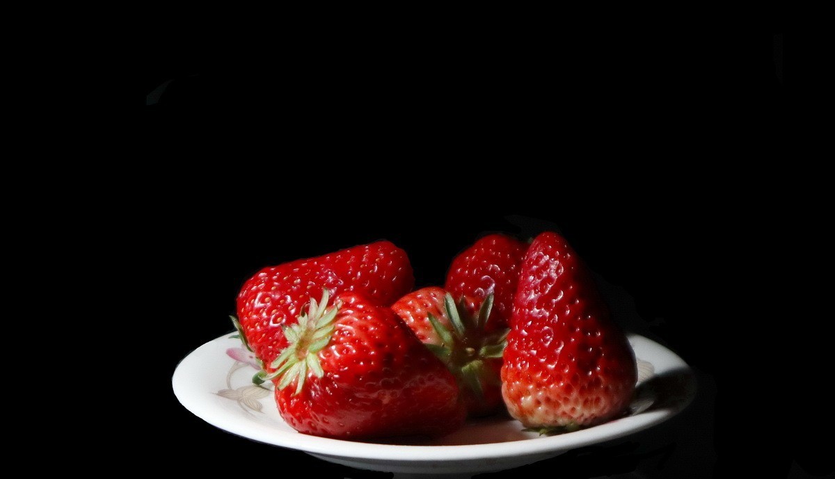 EF-M 15-45 f3.5-6.3 IS STM 试拍---草莓