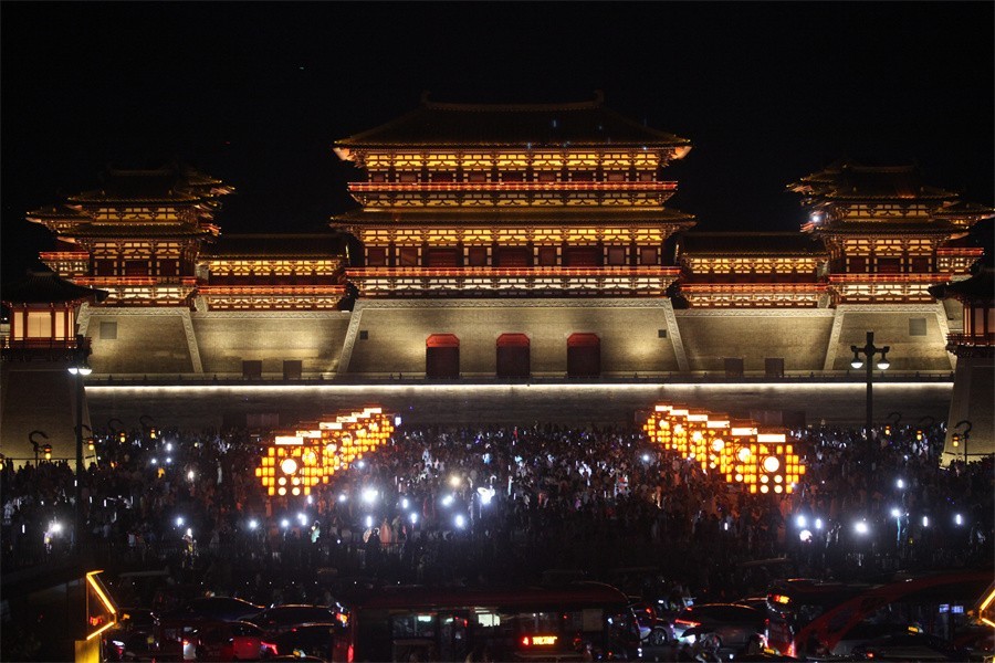 快闪夜幕下的随唐洛阳城国家遗址公园印象