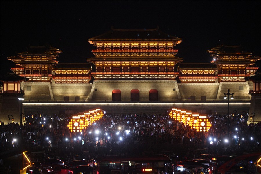 快闪夜幕下的随唐洛阳城国家遗址公园印象