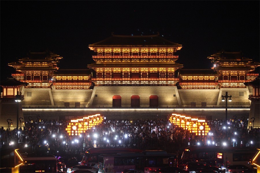 快闪夜幕下的随唐洛阳城国家遗址公园印象