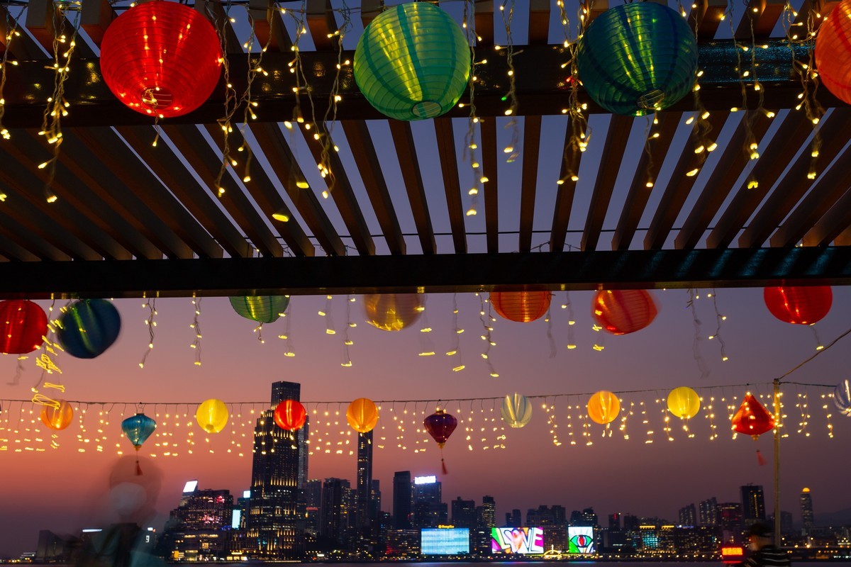 东岸公园观日赏花灯