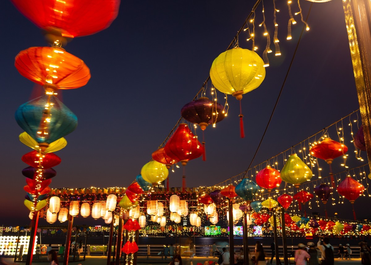 东岸公园观日赏花灯