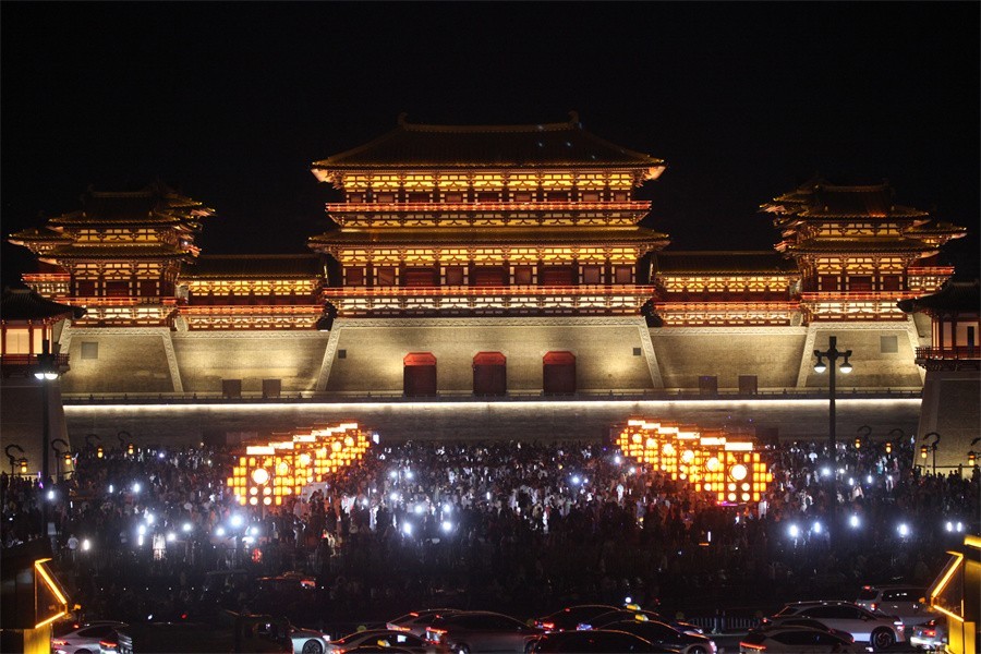 快闪夜幕下的随唐洛阳城国家遗址公园印象