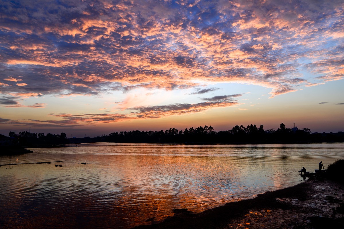 晚霞，阳江市石觉公园日落。