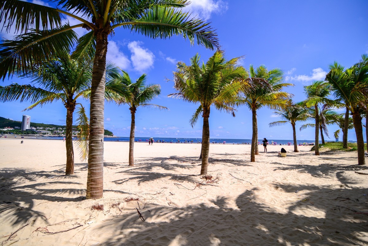 夏日海边，阳江市海陵岛海滨公园。