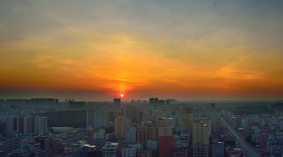 一组楼顶晨光照