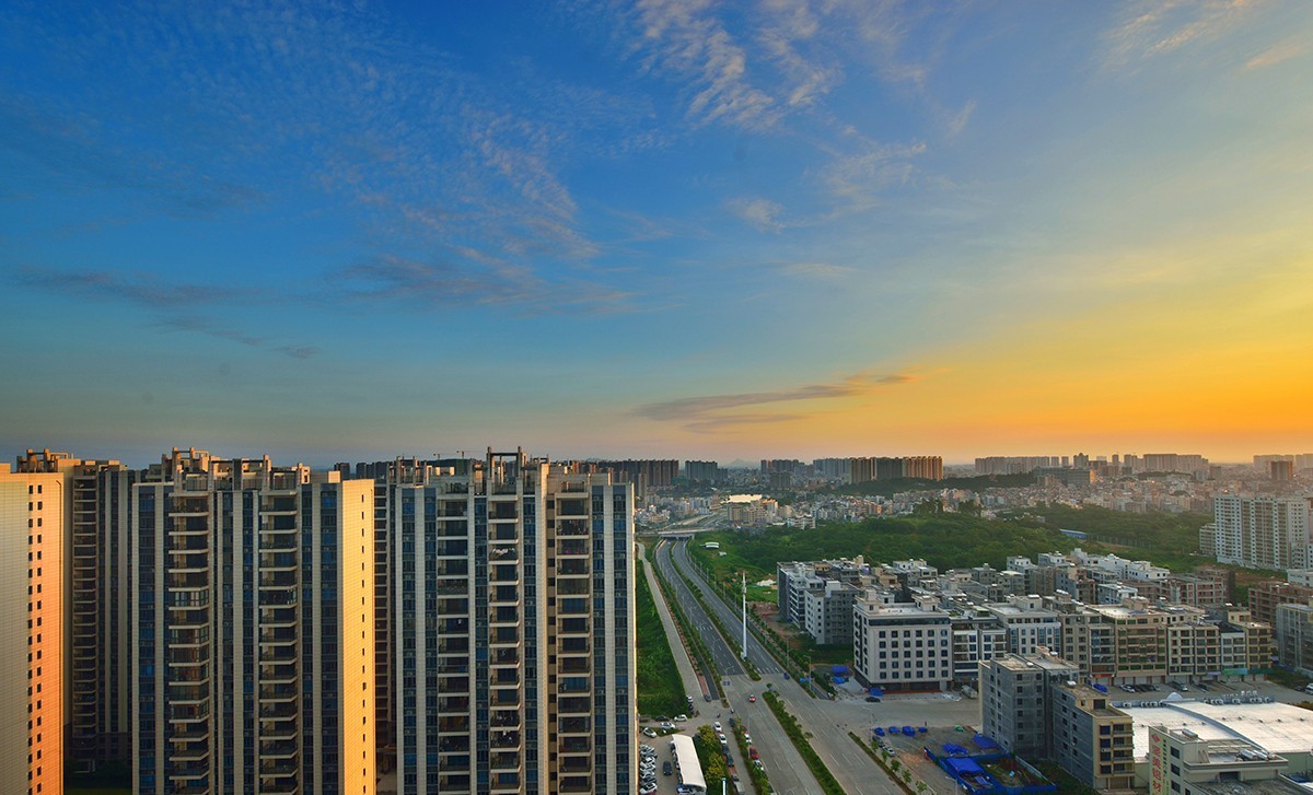 一组楼顶晨光照