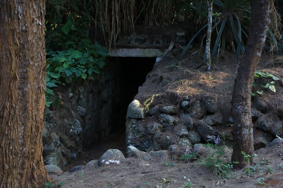 07《不老松：忆海南游记》海南临髙解放公园灯塔和战壕遗跡！