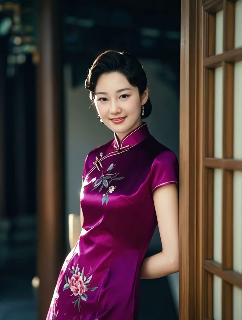 紫红旗袍