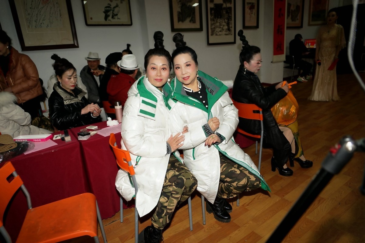 室内环境人像---年会上！